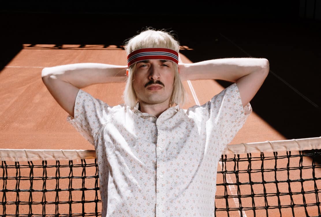 60’s sporty look is to die for, literally. Groovy baby!